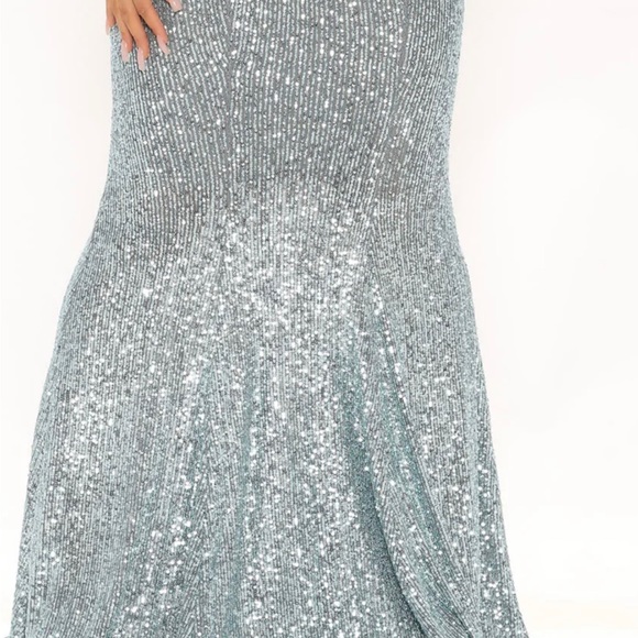 Baby blue sequin formal gown - Picture 4 of 5